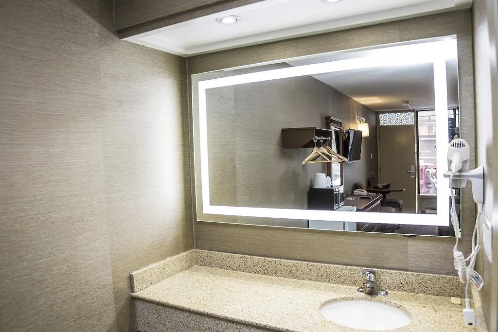 Mississauga Gate Inn 2*,